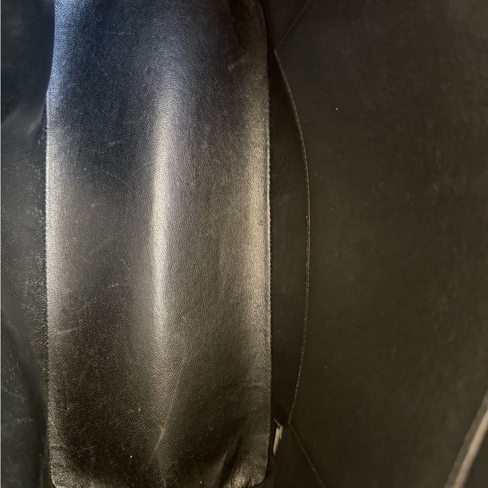 CHANEL Black Vintage CC Logo Caviar Leather Quilted Medallion Tote Bag - Picture 13 of 16